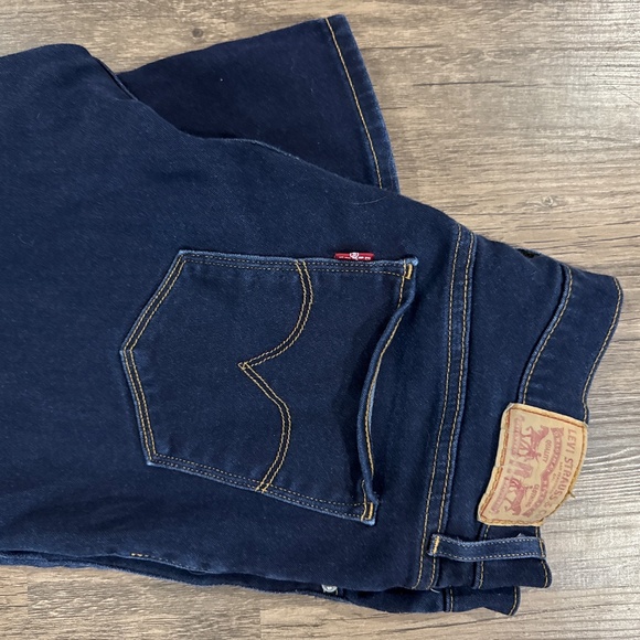 Women’s Levi skinny jeans - Picture 2 of 5